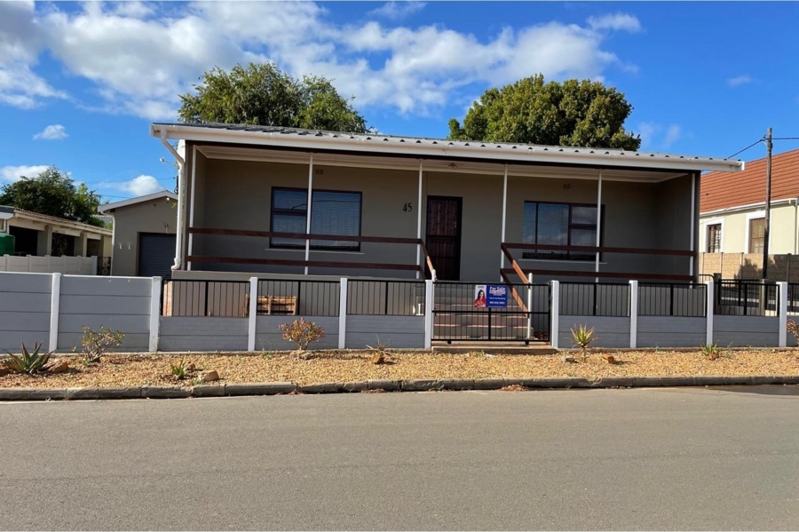 2 Bedroom Property for Sale in Albertinia Western Cape